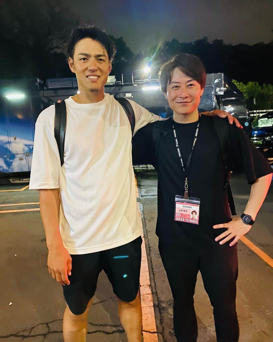 土井悠平のインスタグラム：「木村文紀選手、 17年間、本当にお疲れ様でした🤝  キムが沢山の人に愛されてる事が伝わってきた１日でした。  泣いたか、泣いてないかで言うたら  泣いた。笑  次のステージ、どんな道でも 応援します🔥🔥  エスコンでキムのプレーを実況できへんかったのは悔しいけど、 最後に素晴らしいヒット見せてもらったんで満足です！  北海道日本ハムファイターズも 埼玉西武ライオンズも ファイターズファンも ライオンズファンも 最高でした🥲🥲🥲  キム、お疲れ様でした🫶🫶🫶  #木村文紀 #引退  #北海道日本ハムファイターズ  #lovefighters  #埼玉西武ライオンズ  #seibulions  #ベルーナドーム」