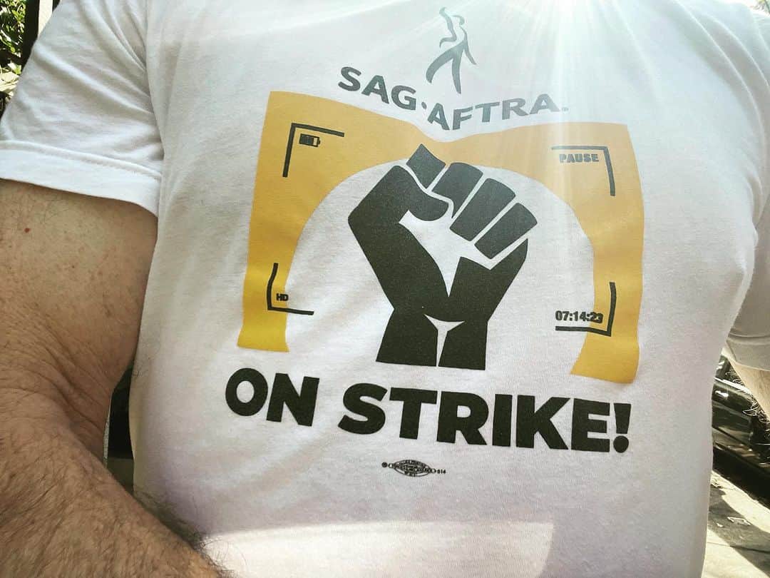 ジョン・キャロル・リンチのインスタグラム：「https://sagaftra.foundation/  https://entertainmentcommunity.org/  https://www.wgfoundation.org/  @WGAEast @WGAWest @sagaftra  @tusctogether」