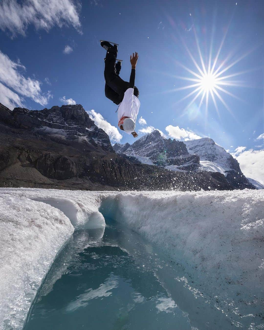 エラッジ・バルデのインスタグラム：「"Taking Flight"  Ever heard of glacier skating? The acrobatic, immensely talented, ever-innovative Elladj Baldé (@elladjbalde) backflips over a glacial pool on the Athabasca Glacier on Monday.  This is a shoot I had been very much looking forward to. We all showed up with our expectations in check, scouted the location rigorously, and it all worked out beautifully in the end! Collaborating and experimenting with Elladj over the last few years has been such a gift. I look forward to where we'll head next.  Second clip 🎥 by @meghanjward   #glacialskating #athabascaglacier #wildskating #elladjbalde #driventoexplore #fuelledbycreativity」