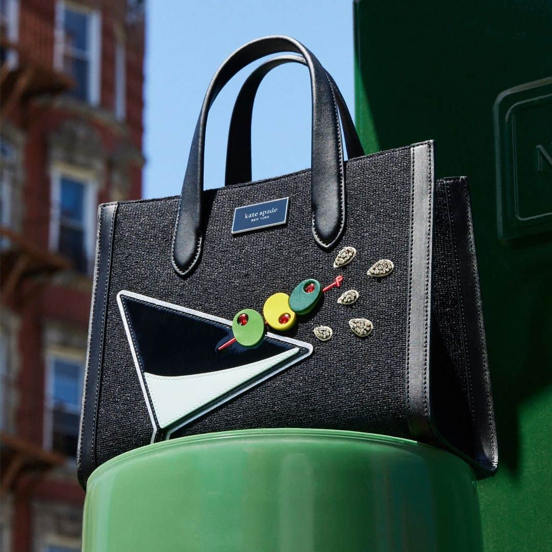 ケイト・スペードのインスタグラム：「Here’s where we stand on the olives v. twist debate. You? #katespadeny」