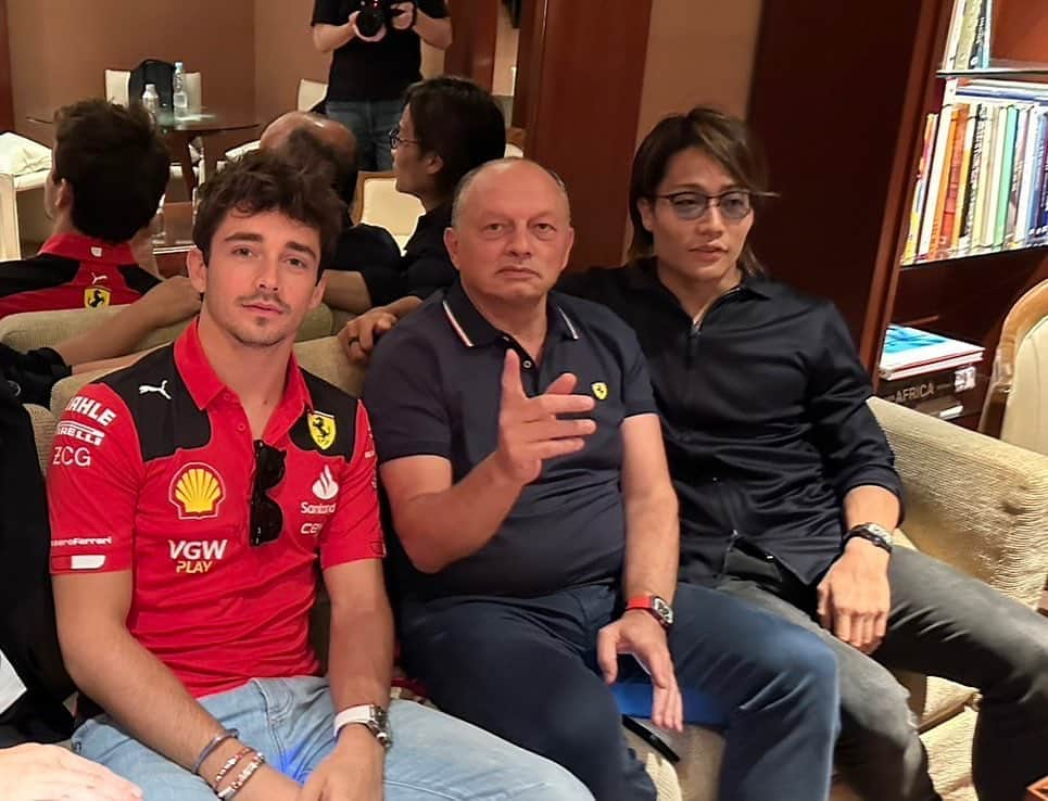 松下信治のインスタグラム：「Fred and Charles😎  @charles_leclerc」