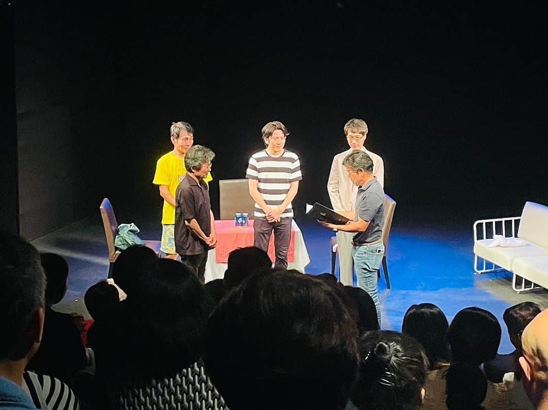 安達雅哉さんのインスタグラム写真 - (安達雅哉Instagram)「韓国で行われた「14th GUMI ASIA THEATER FESTIVAL」という演劇祭に出演してきました🇰🇷  韓国のお客様の前で日本語でお芝居をするという 貴重な経験をしてきました。  公演を支えてくださった関係者の皆様 ありがとうございました！  日本から応援してくださった皆様も ありがとうございました！  #韓国 #亀尾  #演劇祭  #SADAO #東京ハイビーム」9月20日 23時37分 - adachimasaya