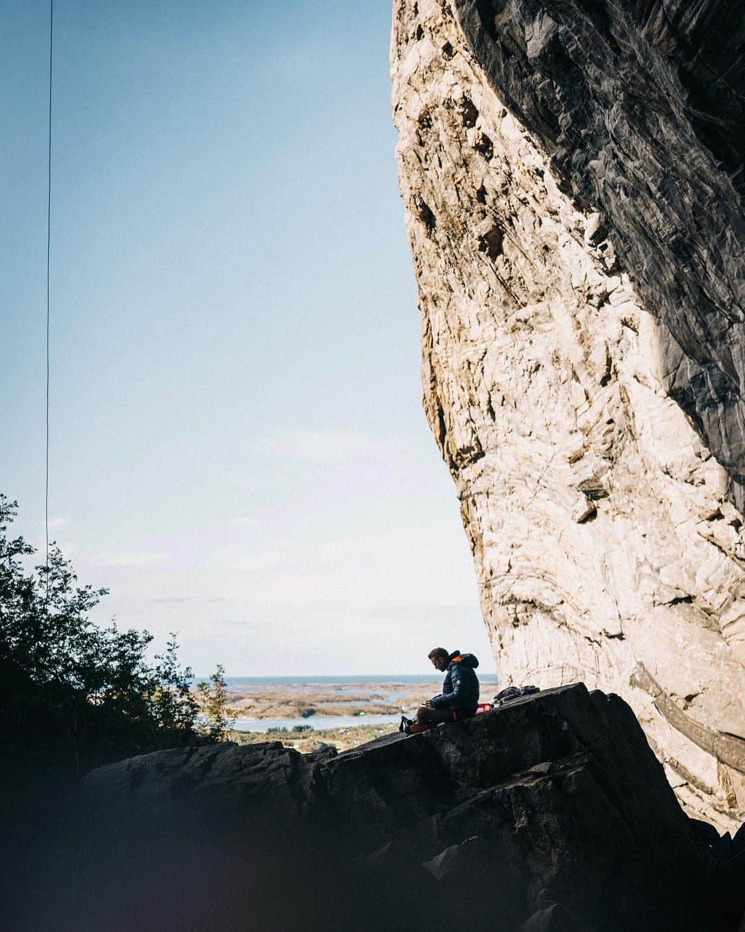 Mammutさんのインスタグラム写真 - (MammutInstagram)「@jakob.schubert sends ‘Project Big’!  Yes you read that right - it happened 🔥 The history has been written here in Flatanger, Norway ⛰️ As @adam.ondra described this line that he bolted back in 2013: ‘it has always seemed like the most improbable part of the cave’ & today @jakob.schubert became the first climber to successfully send it!  If you haven’t watched the live stream on Jakob’s YouTube channel, go ahead and watch the replay - because this is something you don’t want to miss!   Photos by Nodum Sports/ @moritz.klee   #ProjectBig #climbing #Flatanger #mammut」9月20日 23時46分 - mammut_swiss1862