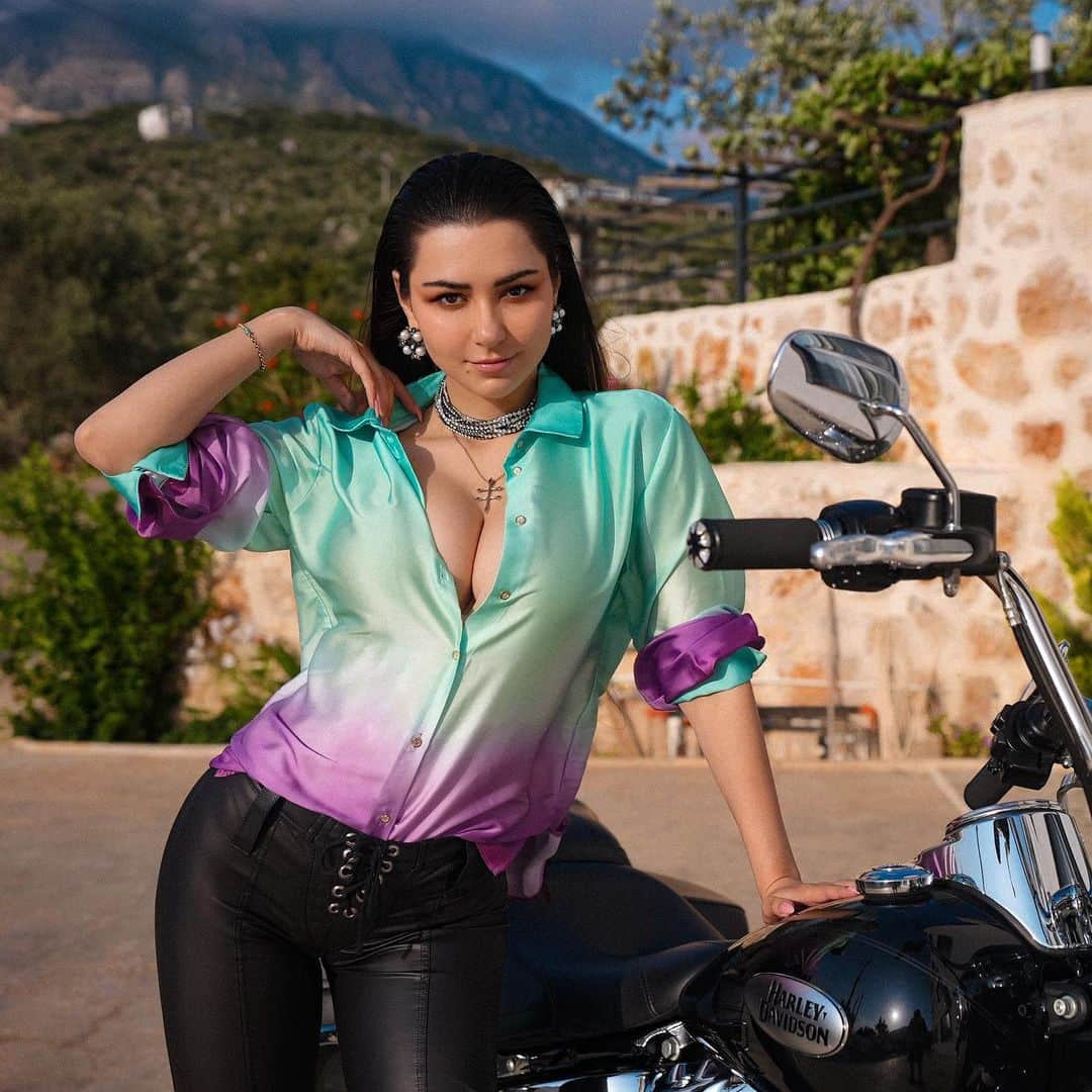 ヘルガ・ラブケティのインスタグラム：「I was absent for a bit due to my motorcycle journey through Turkey 😎🏍 It was an amazing experience, with the wind in my face and savoring the fresh air 😇 I trust your summer was fantastic as well, and I look forward to connecting more frequently now 😘❤️」