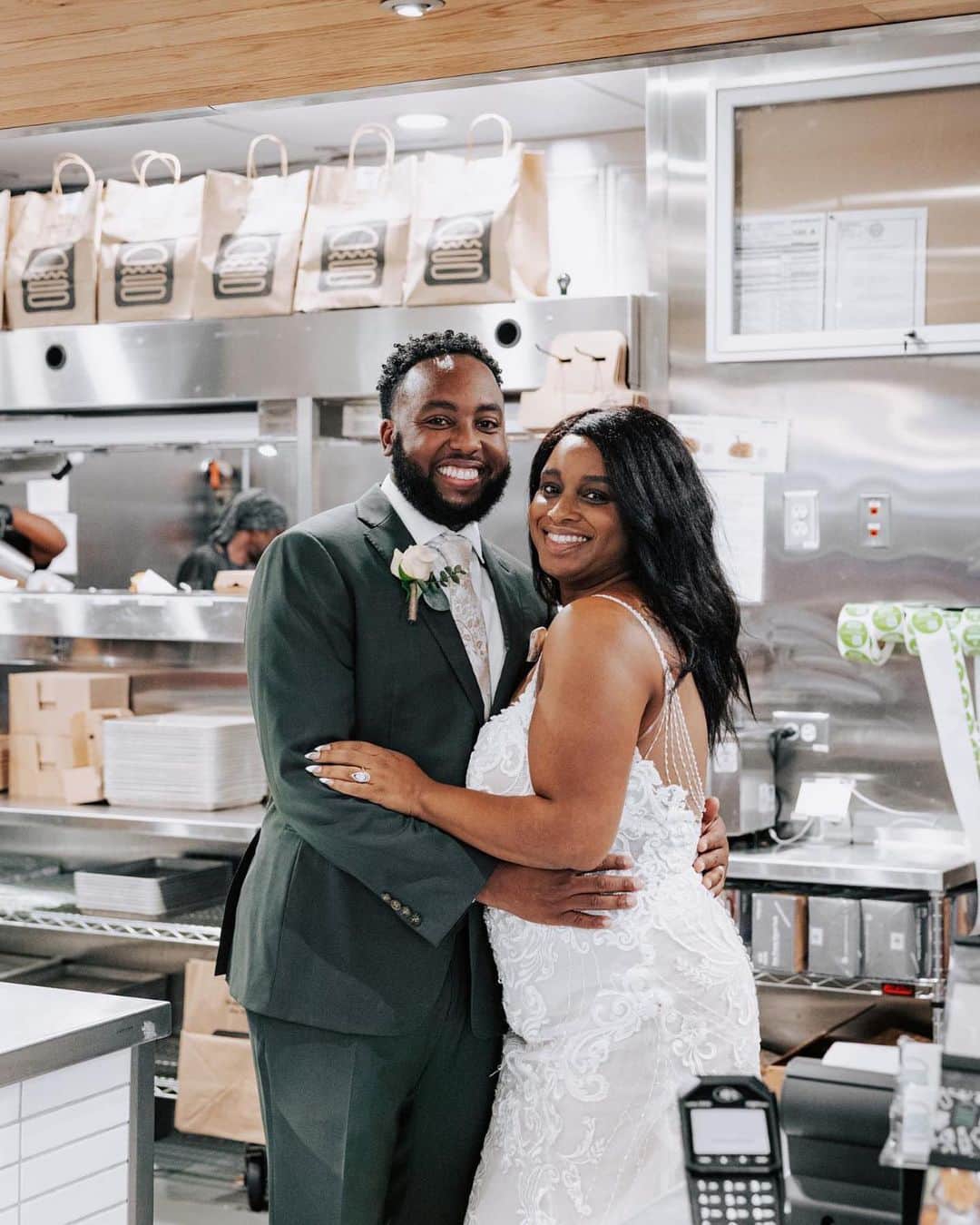 SHAKE SHACKさんのインスタグラム写真 - (SHAKE SHACKInstagram)「BRB, saving this under ‘wedding goals’:   “People tend to get so caught up in the everyday…going through the motions isn't the life we want. So we decided: let's dance in the middle of rush hour traffic, grab a shake and fries and laugh it out. Capturing that was epic.” - Kelly & Edgar 💍   📸: tanyawidemanphotography」9月20日 23時51分 - shakeshack