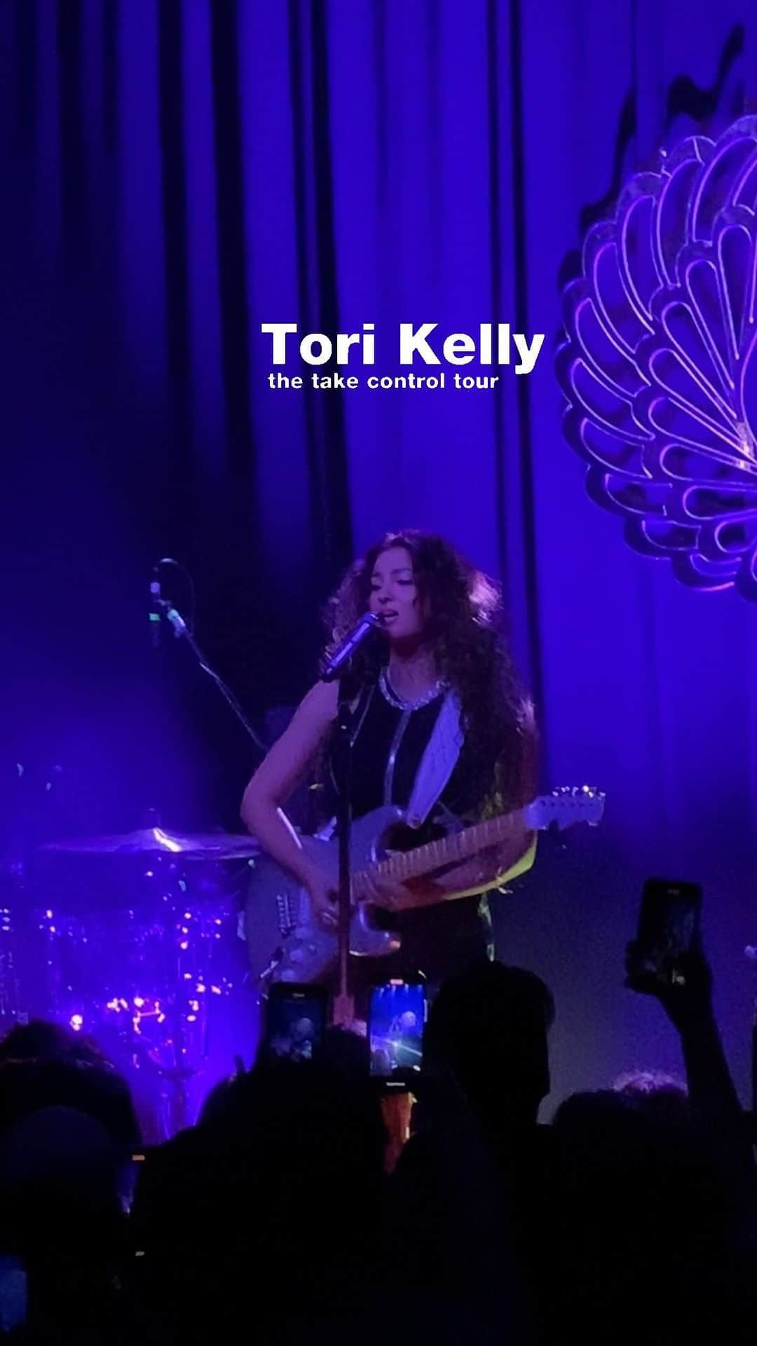 葉晟睿のインスタグラム：「tori kelly, ily🫶🏻  so happy that she came to chicago when I just moved here always loved her vocal riffs and runs  #torikelly #takecontroltour #lincolnhall #jungkook_3d #kalvintravel🇺🇸」