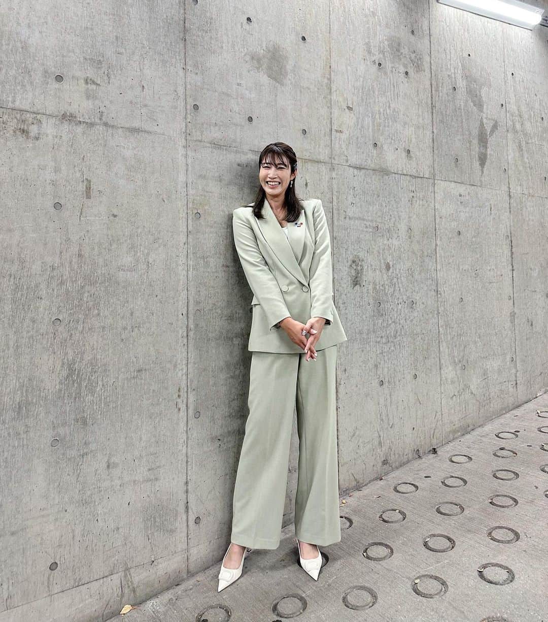のインスタグラム：「・ 本日の解説の衣装💁‍♀️  ジャケット、パンツ @zara  ネックレス @bellis_jewelry_official ピアス @caki.jewelry  爽やかなグリーンのセットアップが今の季節にピッタリでしたー💚 ・ #衣装」