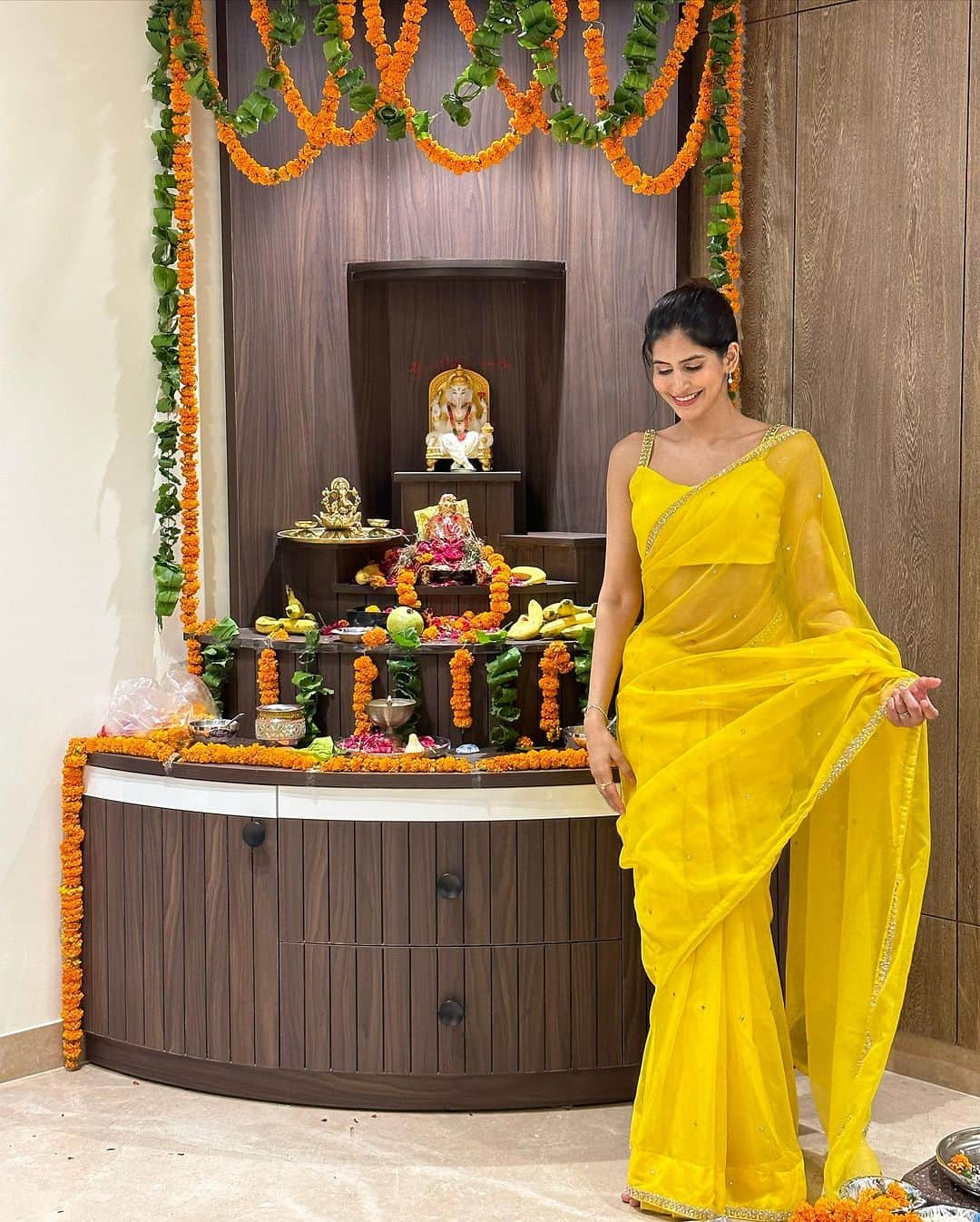 Sakshi Malikさんのインスタグラム写真 - (Sakshi MalikInstagram)「May the sweet modaks of Ganesh Chaturthi bring sweetness and joy to our lives throughout the year! Ganpathi Bappa Moriya!! 🙏🏻💛  #gratitude #celebration #blessed #ganeshchaturthi」9月20日 23時58分 - sakshimalikk