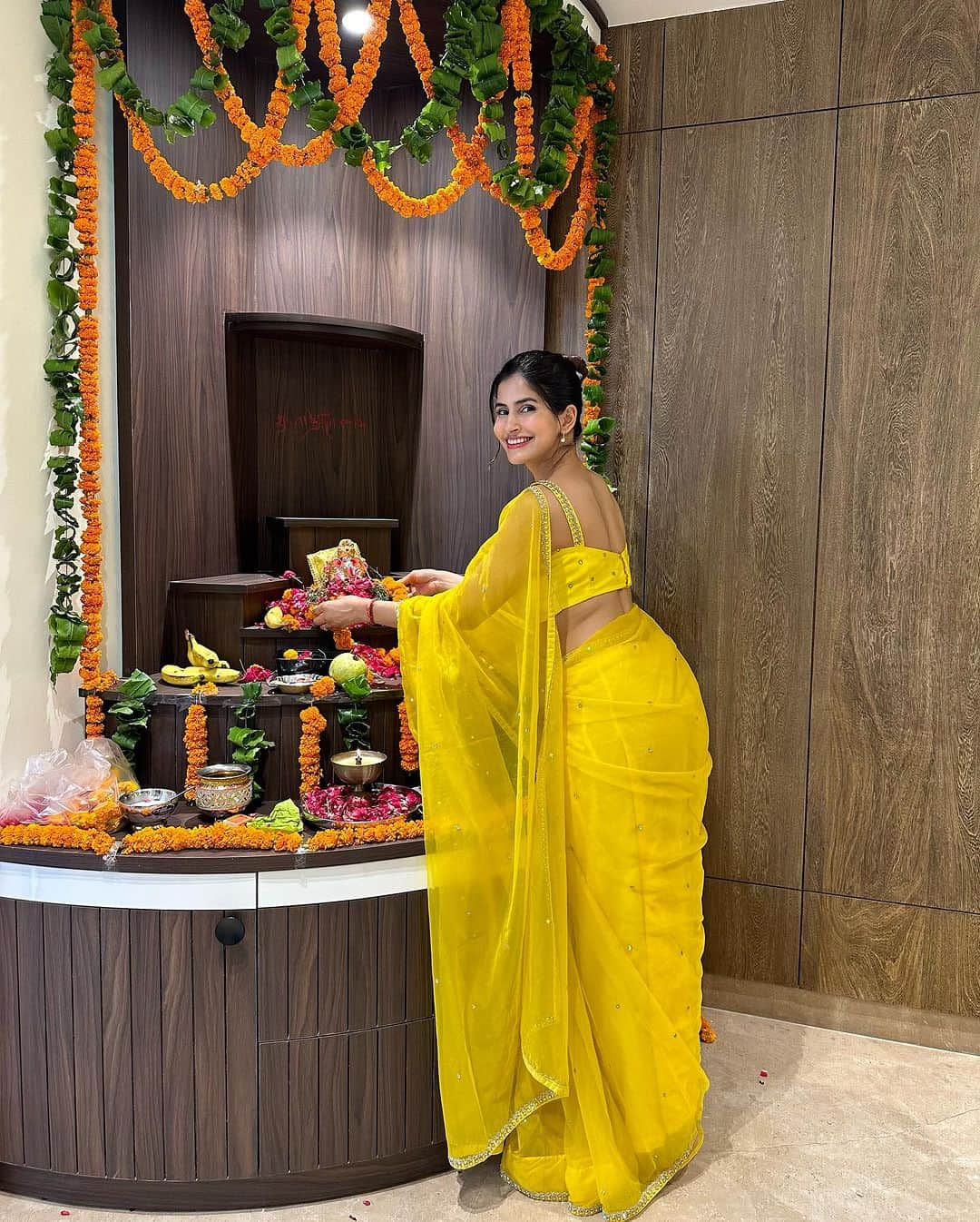 Sakshi Malikさんのインスタグラム写真 - (Sakshi MalikInstagram)「May the sweet modaks of Ganesh Chaturthi bring sweetness and joy to our lives throughout the year! Ganpathi Bappa Moriya!! 🙏🏻💛  #gratitude #celebration #blessed #ganeshchaturthi」9月20日 23時58分 - sakshimalikk