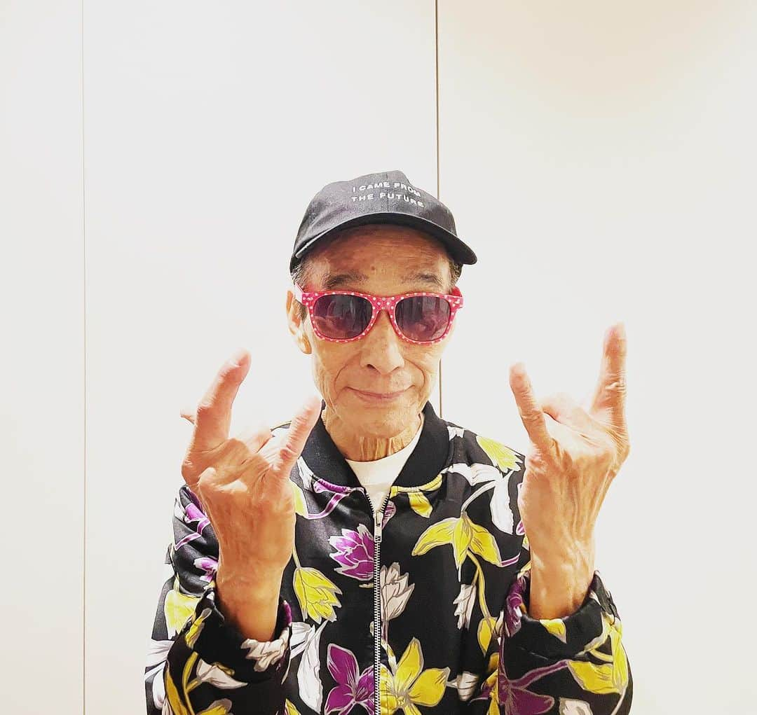 菅原進さんのインスタグラム写真 - (菅原進Instagram)「本日9月21日をもちまして、７６歳になりました✨✨  これからも元気に！長生きしますよ😊  #ビリーバンバン #ビリバン #菅原進 #誕生日 #🎂 #birthday #76歳 #🎁」9月21日 0時00分 - billybanban_susumu_sugawara