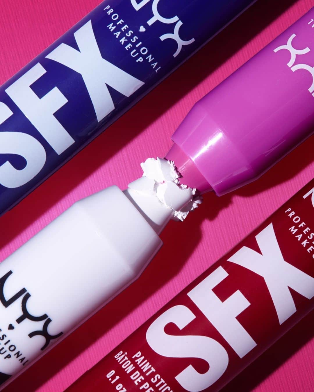 NYX Cosmeticsさんのインスタグラム写真 - (NYX CosmeticsInstagram)「creamy, buildable, and scarily pigmented 🕷️ shop our SFX Face & Body Paint Sticks at [insert retailer]   #NYXCosmeticsxUniversalMonsters #nyxcosmetics #halloween」9月21日 0時00分 - nyxcosmetics