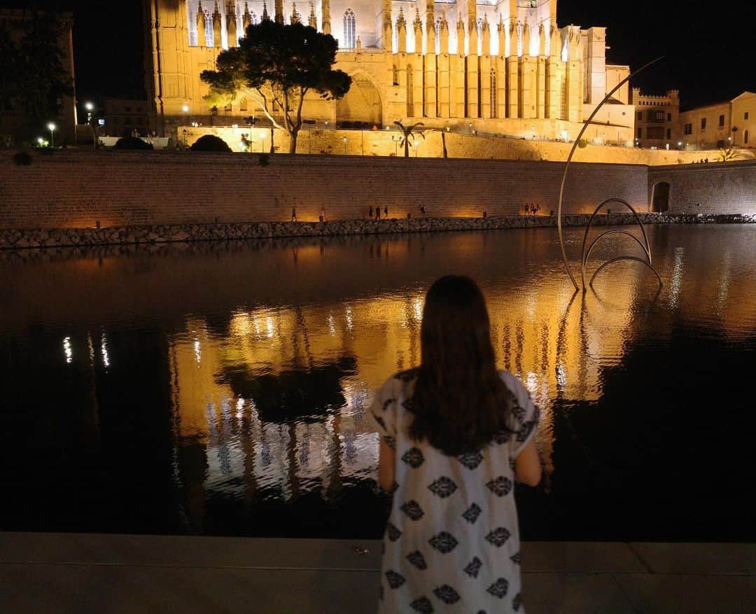 中林美和さんのインスタグラム写真 - (中林美和Instagram)「こんなに美しい時間だなんて、 来るまでは想像もしなかった。  バルセロナで買ったお気に入りのワンピースを着て♡  📍Catedral de Santa María de Palma de Mallorca  #catedraldesantamaria#Mallorca#20230910#miwastrip」9月21日 0時00分 - miwanakabayashi