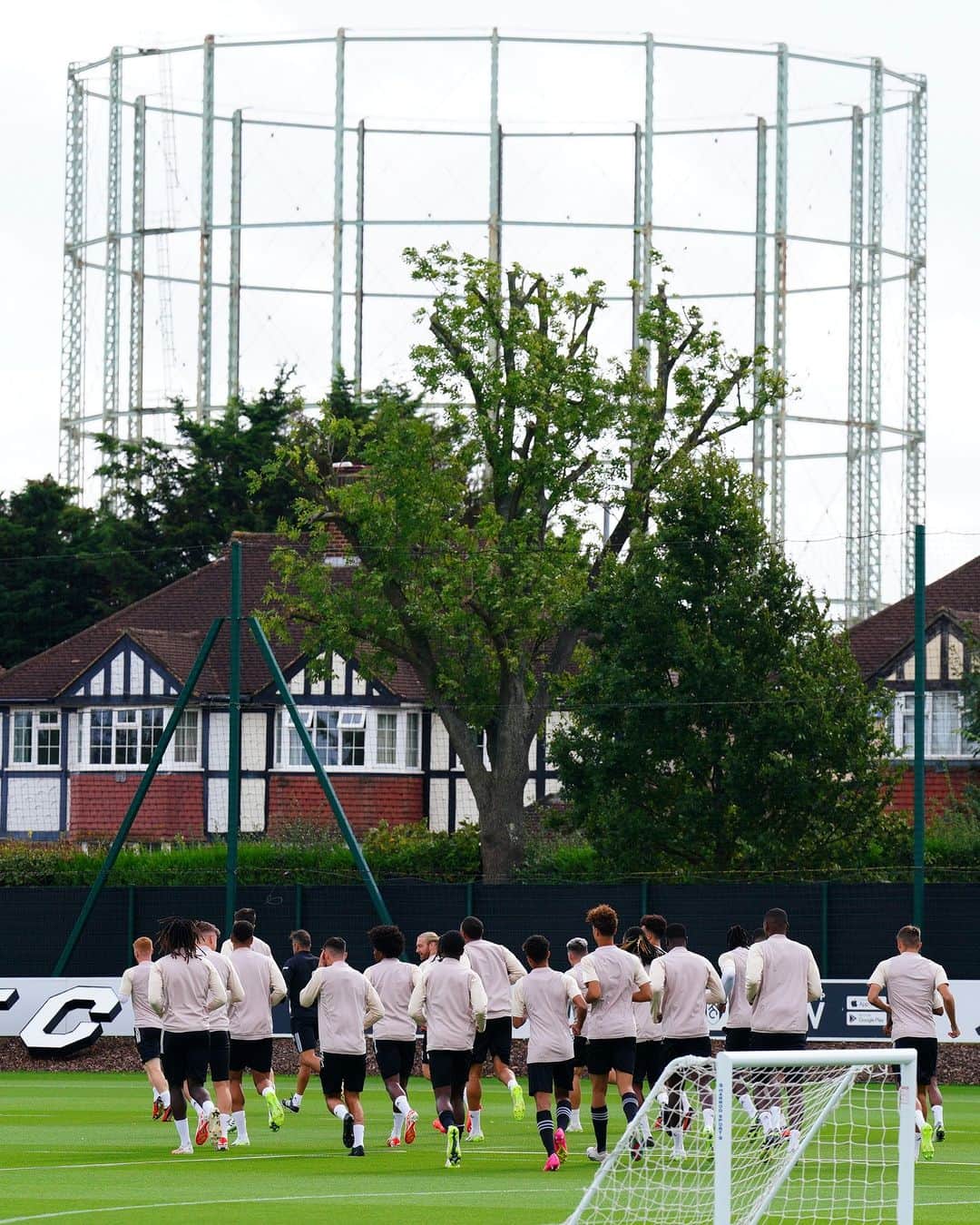 フラムFCさんのインスタグラム写真 - (フラムFCInstagram)「Work. 💼」9月21日 0時07分 - fulhamfc