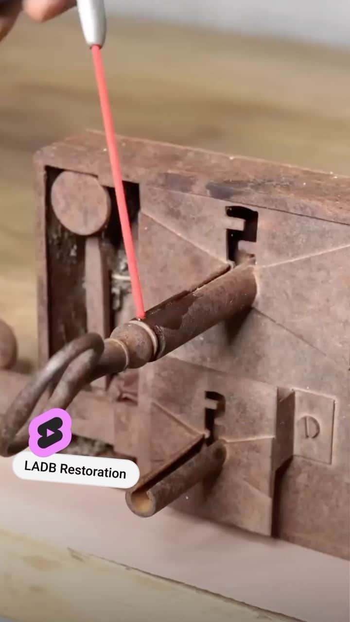 YouTubeのインスタグラム：「@ladb_restoration is going to restore *every* lock in France 🔑」