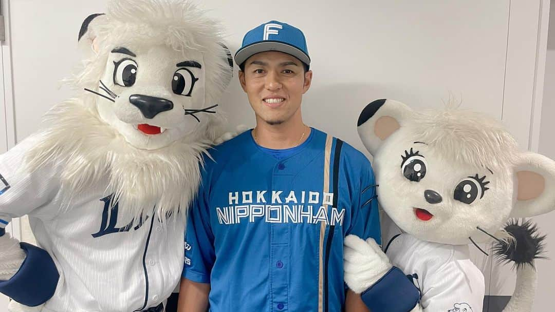 ライナさんのインスタグラム写真 - (ライナInstagram)「🌻  きむらせんしゅ！ ありがとう🩵💙  #seibulions  #埼玉西武ライオンズ  #木村文紀 選手」9月21日 11時25分 - lina_lions_official