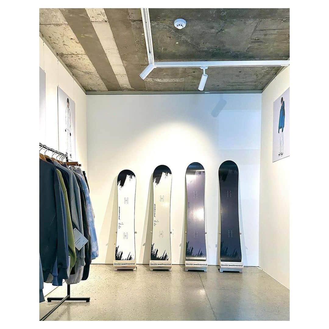 赤間紫動さんのインスタグラム写真 - (赤間紫動Instagram)「“DIMITO POSITIVE MIND” - - - [DIMITO X SHIDO AKAMA] CALLIGRAPHER SNOWBOARD - - - www.dimito.com 🌏Worldwide shipping - - - @dimito_positivemind @shido_ak - - - #dimito#dimitopositivemind#디미#snowboarding  #calligraphy#calligrapher#drawing#tokyo#japan#calligrafia#kaligrafi#caligrafo#shodo#abstractpainting#abstractart#avantgardecalligraphy#前衛書道#墨象#白黒#书道#서예#書道#shidoakama#赤間紫動」9月21日 10時00分 - shido_ak