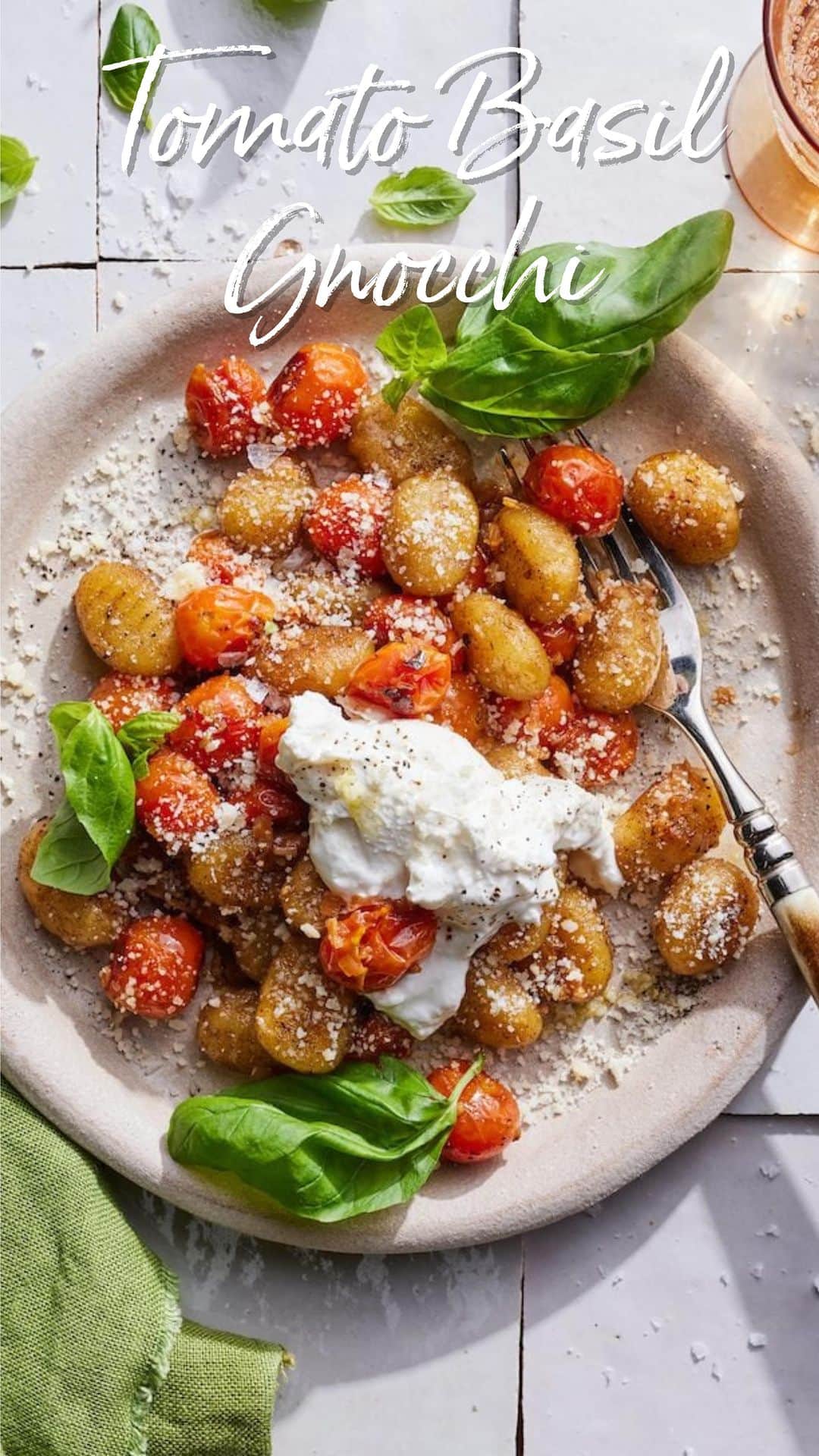 のインスタグラム：「Tomato Basil Burrata Gnocchi!! And bonus: no boiling required ❤️ recipe linked in my profile https://whatsgabycooking.com/tomato-basil-gnocchi/」