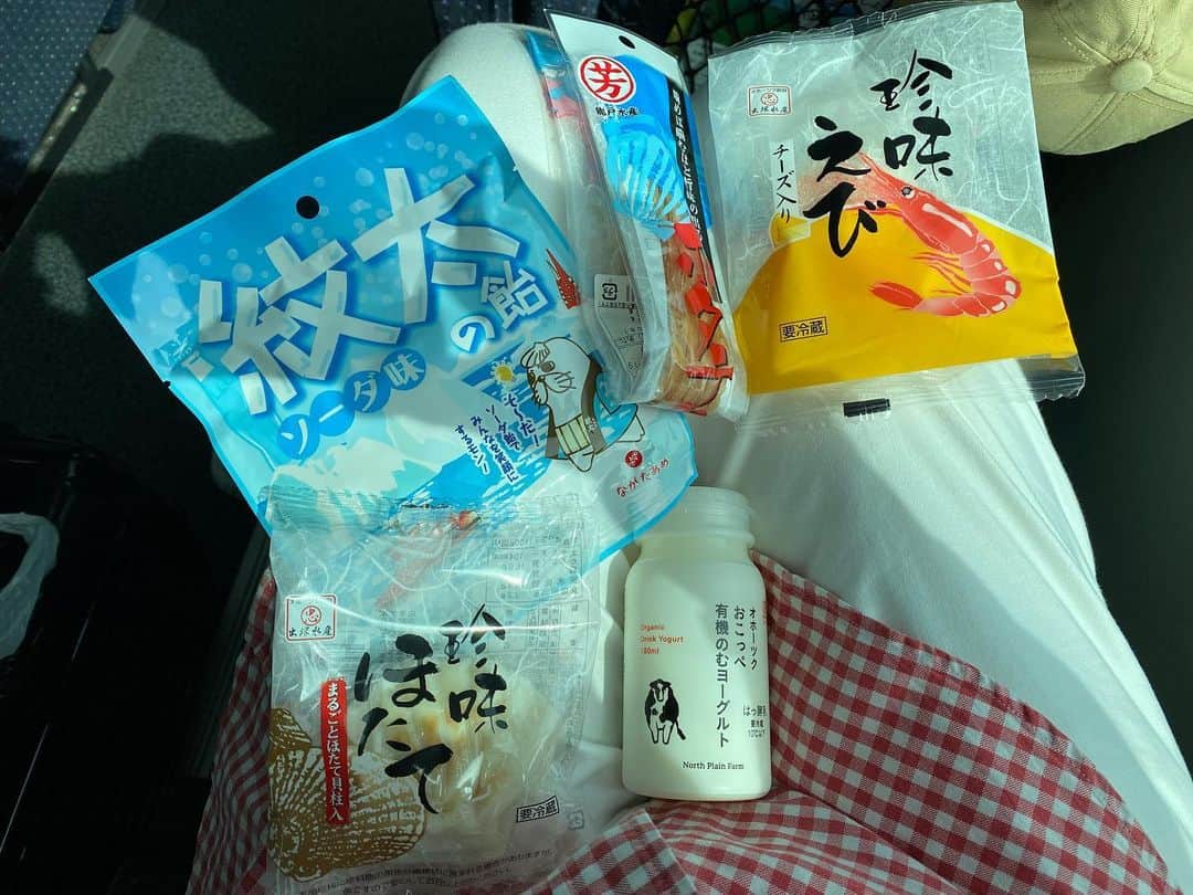 かねきよ勝則さんのインスタグラム写真 - (かねきよ勝則Instagram)「昨日は紋別にあるDiedaさん、LaLaさんにも『旭川演芸祭2023』のポスターを置かせていただきチケットも購入して頂きました😄  紋別はちょこちょこ遊びに行く街でいつも会う友達から帰りのバスでどうぞと紋別名産セットを頂きました😭  いつも色んな方によくしてもらってありがたい限りです🙇‍♂️  #紋別 #Dieda #LaLa #旭川演芸祭2023 #紋別名産セット #新宿カウボーイ #かねきよ」9月21日 10時03分 - shinjyukucowboy_kanekiyo