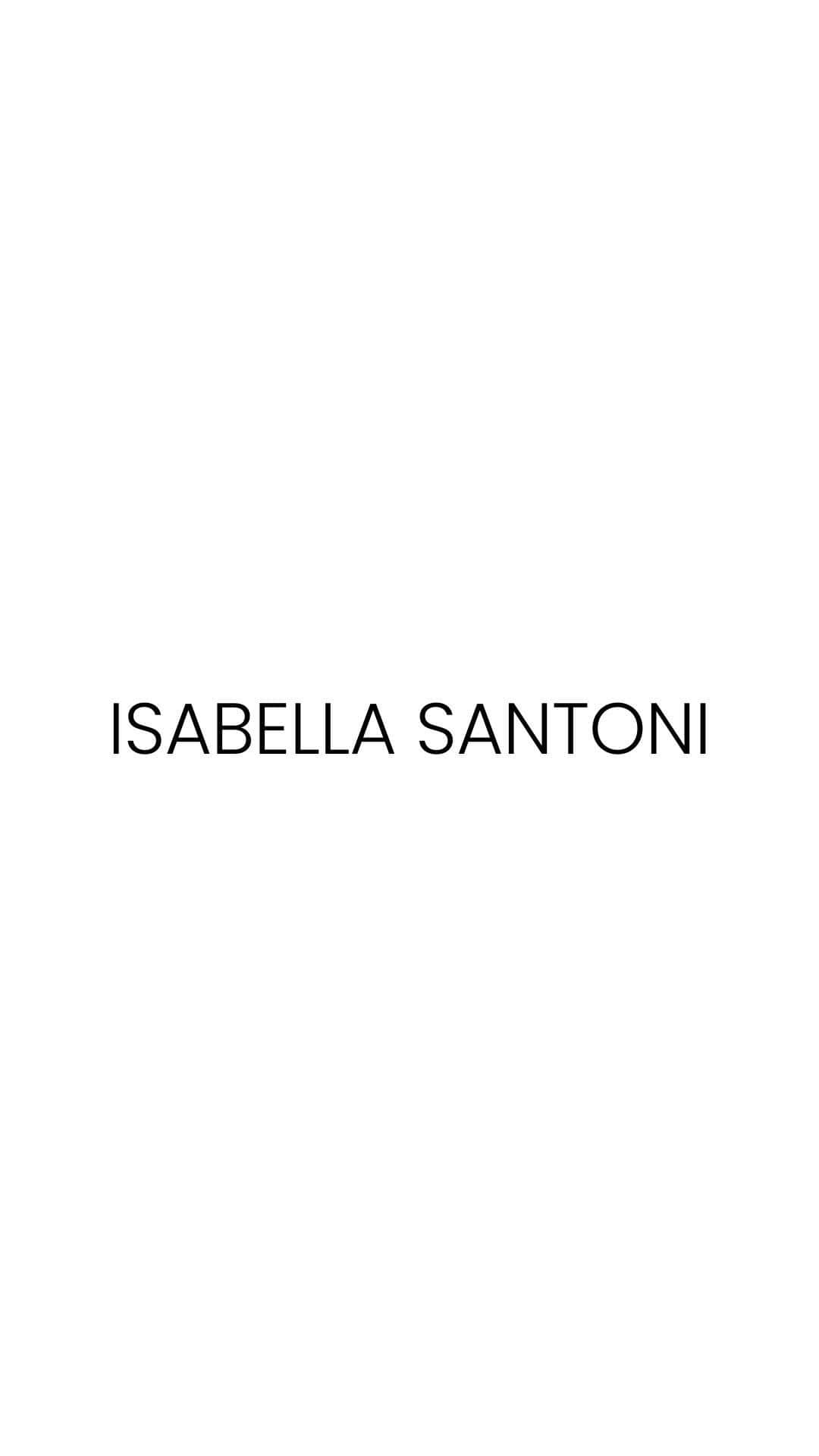 イザベラ・サントーニのインスタグラム：「São 10 anos de estrada (meu deus não tinha me dado conta) 😱 Separei alguns trabalhos pra compartilhar com vocês! Sou apaixonada pelo que faço, por tudo que essas criaturas já me ensinaram e me fizeram sentir. Sei que muitas ainda estão por vir! Só torço que elas continuem me revirando do avesso, que vocês continuem me acompanhando e se identificando: seja pela TV, teatro, cinema, ou até mesmo por aqui! 🎬❤️」