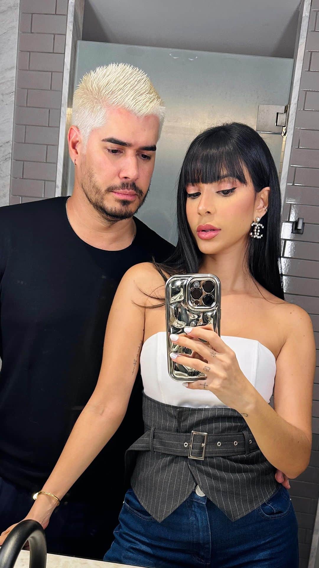 Gabriela Salesのインスタグラム：「Abrão cédulas estou de olho 👁️🕵🏻⛰️」