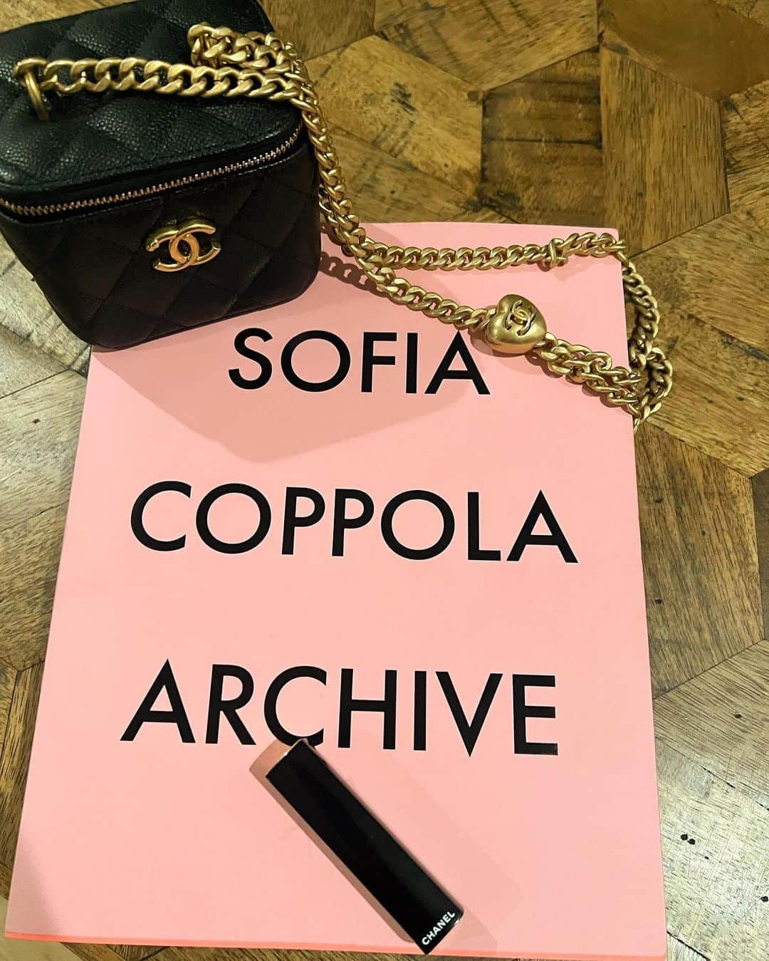 オリヴィア・マンさんのインスタグラム写真 - (オリヴィア・マンInstagram)「The best night celebrating @sofiacoppola and her new book. 📖🩷  Thank you @chanelofficial @welovecoco for such a fun time.  B&W photo by Patrick Martin.」9月21日 10時19分 - oliviamunn