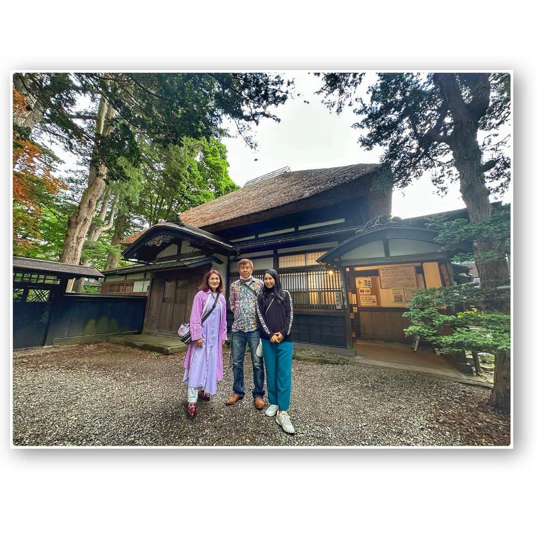 宇田恵菜のインスタグラム：「Akita Trip 6月の秋田青森旅行ログ  両親の死ぬまでに(もはや終活の一つ)日本の47都道府県制覇したい!のツアコンとして(47制覇者なので)帯同❣️  愛媛県からなので、羽田で合流し空路、秋田空港へ！  秋田駅に出て、お昼を食べて、当日のノリで角館へ！！ 古い街並みに風情を感じながら、秋田市内ではみることしかできない秋田県を飼われているお洋服屋さんがあり、ラッキーにも触れ合わせてもらった💓 おとなしいし可愛いし、最高すぎでした🫶🏻  秋田といえばナマハゲ！！なんと秋田駅の居酒屋の一つでは、20時になると、ナマハゲが登場して会える!これぞ秋田という感じ！ ------------------------------- #casting  #actress #shortfilm #キャスティング  #役者  #filmingcrew #filming #撮影中 #撮影クルー #leadactress #女優 #actresslife #スチール撮影 #黒髪 #blackhair 　#愛媛出身 #不動産女子 #japaneseactress  #秋田旅行　#秋田観光　#角館」