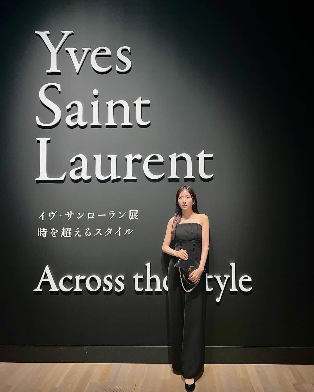 雨宮凜々子のインスタグラム：「ご招待頂き、ひと足先に「Yves Saint Laurent  Across the Style」にお邪魔しました。  イヴ・サンローランの歴史や美しいオートクチュールに囲まれて、とても素敵な空間でした✨  12月11日まで国立新美術館にて開催しているので是非足を運んでみてください＾＾  #イヴサンローラン #YSL展 #YSL2023 #ysl #pr #yvessaintlaurent」