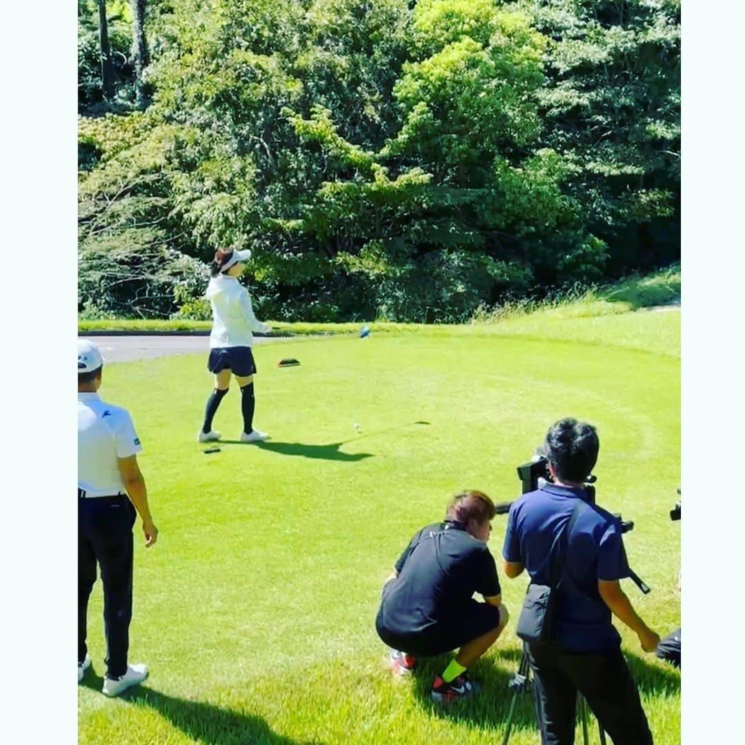 やすみりえのインスタグラム：「⛳️✨✨  なんと…！ #ゴルフ番組　に出させていただきます。  オンエア日が近くなりましたら、 またしっかりとお知らせ致します✨  まだまだ暑い中での撮影でしたが、 楽しかったです…♡  #川柳#ことばの力#ことのは#575 #ゴルフ#golf #ゴルフ大好き #ゴルフ上手くなりたい #緊張したけど楽しかった #貴重な経験」