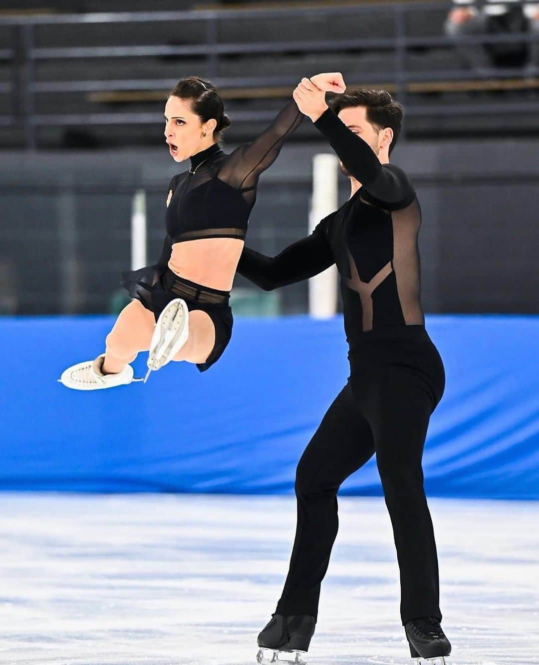 マキシム・デシャンのインスタグラム：「La semaine dernière avait lieu notre première compétition de la saison avec ACI de la série challenger. Ce fut un bon début saison et on a finalement passé la barre des 200 points. Prochaine compétition, grand prix skate canada à la fin octobre  @skate_canada @patinageqc @patinagesudouest @epjm_team @edeaskates @jackson.ultima @xpressionelite @sk8mixhugo  @isufigureskating @ekinoxphysioetbienetre  #jacksonfamily #edeaskates #edeafamily #figureskating  #vaudreuil #cparvaudreuil #isu」