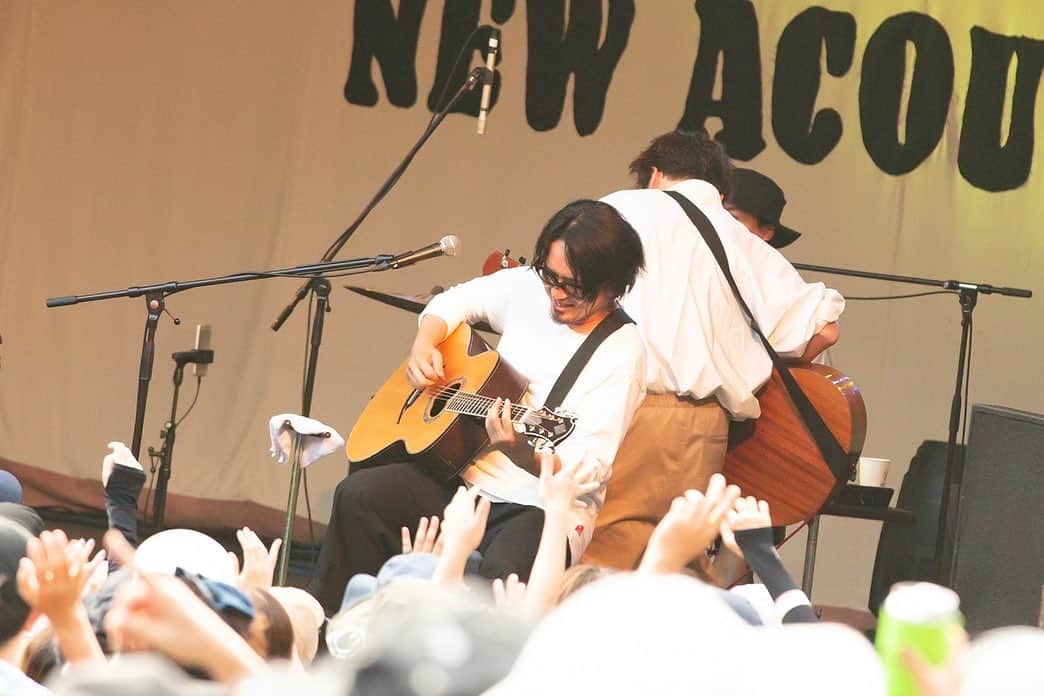 フルカワユタカさんのインスタグラム写真 - (フルカワユタカInstagram)「リズムメーカーズにて ニューアコ初体験  楽し過ぎたなあ 来年も来たいなあ  てかアコギ楽しいよね ちゃんと弾かないとちゃんと音が出ないから楽しい 思わずギュッっと抱きしめちゃうよね  photo by 上坂和也 @kazuyakohsakaa」9月21日 10時44分 - furukawayutaka