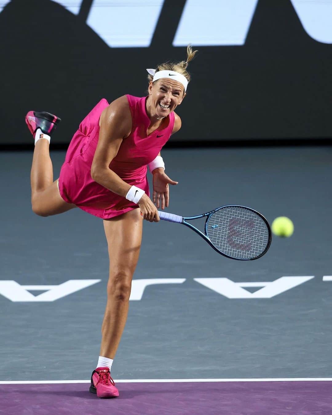 ビクトリア・アザレンカさんのインスタグラム写真 - (ビクトリア・アザレンカInstagram)「¡Victoria para Vika y pase a cuartos de final! 🎾💜  #WTA #GDLOpenAKRONxSantander #WTA1000 #ElMejorTenisDelMundo」9月21日 10時58分 - vichka35