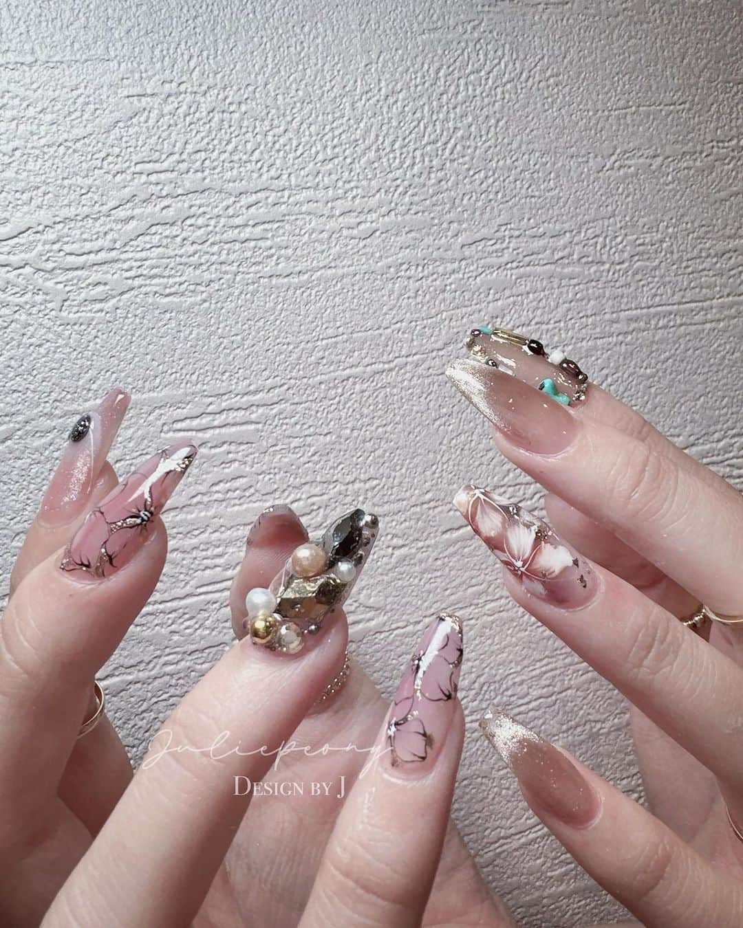 juliepeonyのインスタグラム：「美拉德的秋天🍂 - 各種喜歡的元素拼湊在一起，成為最喜歡🤎」