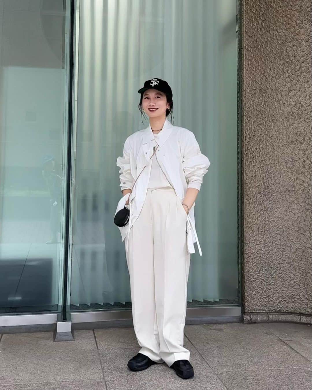 TOMOKAさんのインスタグラム写真 - (TOMOKAInstagram)「今日の私服です☺︎  上下共に本日19:00 EC販売開始です☺️ 生地感も今の時期に重宝するし白だからこそ汚れが目立ちにくいのも良いです。」9月21日 11時16分 - ______839048