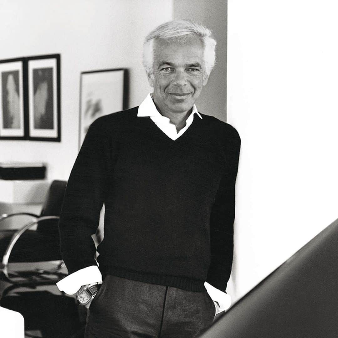 のインスタグラム：「There is nothing radical about Ralph Lauren—but don’t let that fool you. With his shape-shifting, canny retakes on tradition, Lauren has long set the trends for how we dress, live, and head out on the town. This year marks four decades since Lauren galloped his way into the home sphere with @ralphlaurenhome—one of the first major fashion designers to do so. Over the years, ELLE DECOR has featured his designs and homes—three of which have appeared on our covers. His new book, Ralph Lauren: A Way of Living (@rizzolibooks), celebrates 40 years of home design. Welcome to his world.  Click the link in bio to read more about Ralph’s extraordinary world. Written by @ingridabram & @helmadden. Photographed by Victor Skrebneski.」