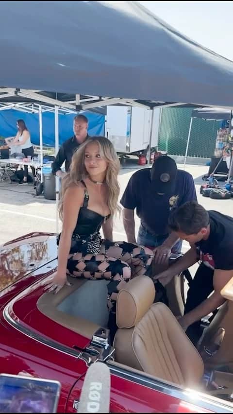 The Rolling Stonesのインスタグラム：「🎥 A little look behind the scenes on the Angry video, featuring @sydney_sweeney - more new music on the way!   #therollingstones #rollingstones #hackneydiamonds」