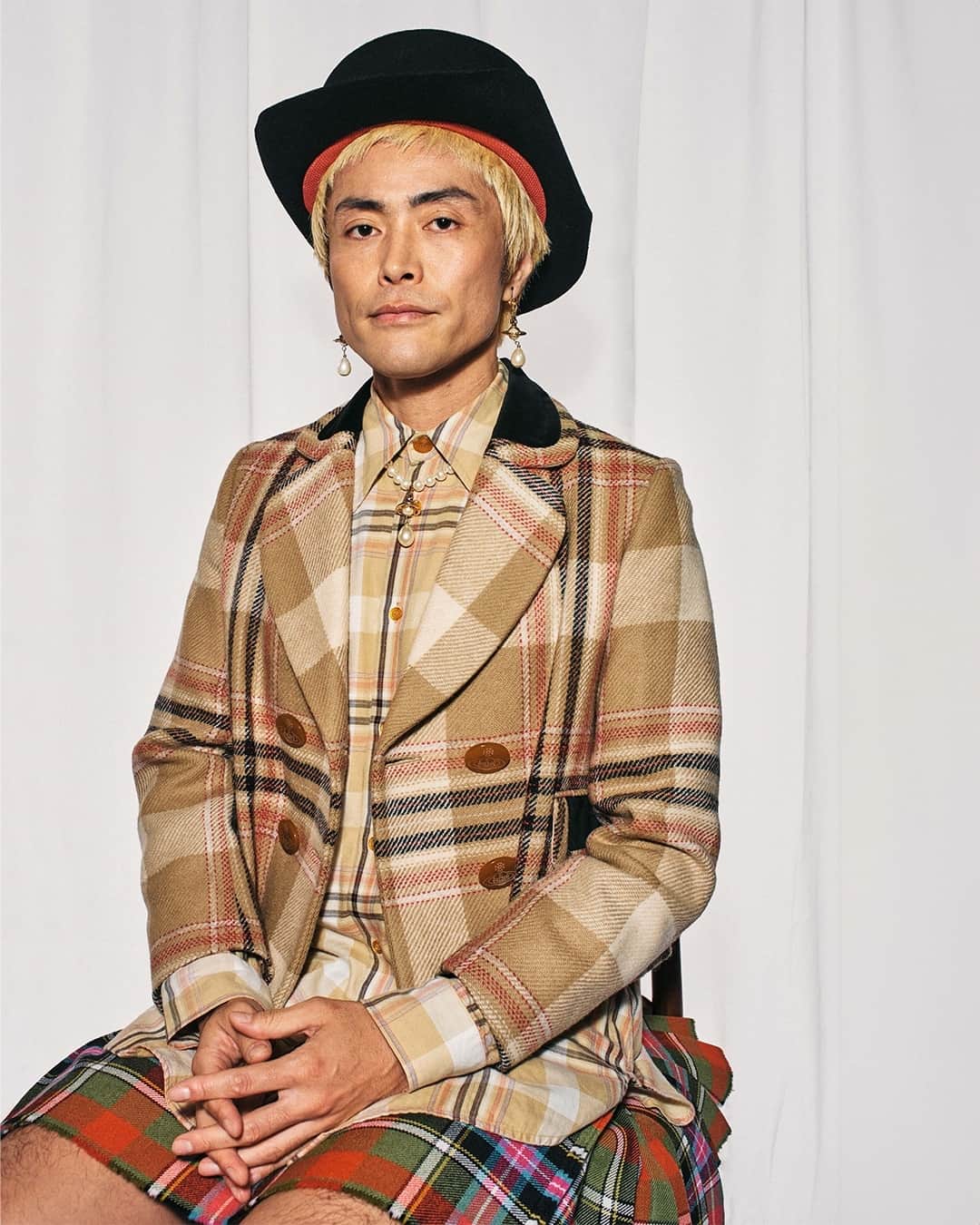 のインスタグラム：「"Vivienne Westwood is one of the first designers I got to know so instantly I fell in love. What she makes me feel is that I am not here without her. I came to London to study and work in fashion so my life is actually based on Vivienne." - @yumasui⁠ ⁠ The latest issue of @10magazine features a special 'Vivienne Westwood: Lover’s Rock' tribute that includes interviews with Cora Corré, Princess Julia, Kai Isiah Jamal, Josh Quinton, Isamaya French and Yu Masui on their love for Vivienne Westwood, with portraits styled with looks from both the Andreas Kronthaler for Vivienne Westwood and Vivienne Westwood Autumn-Winter 2023/24 collections.⁠ ⁠ Photographer @jjtarn⁠ Fashion Editor #sophianeophitou⁠ Hair by @davidebarbieri_⁠ Make-up by @indiaexcell⁠ ⁠ #VivienneWestwood」