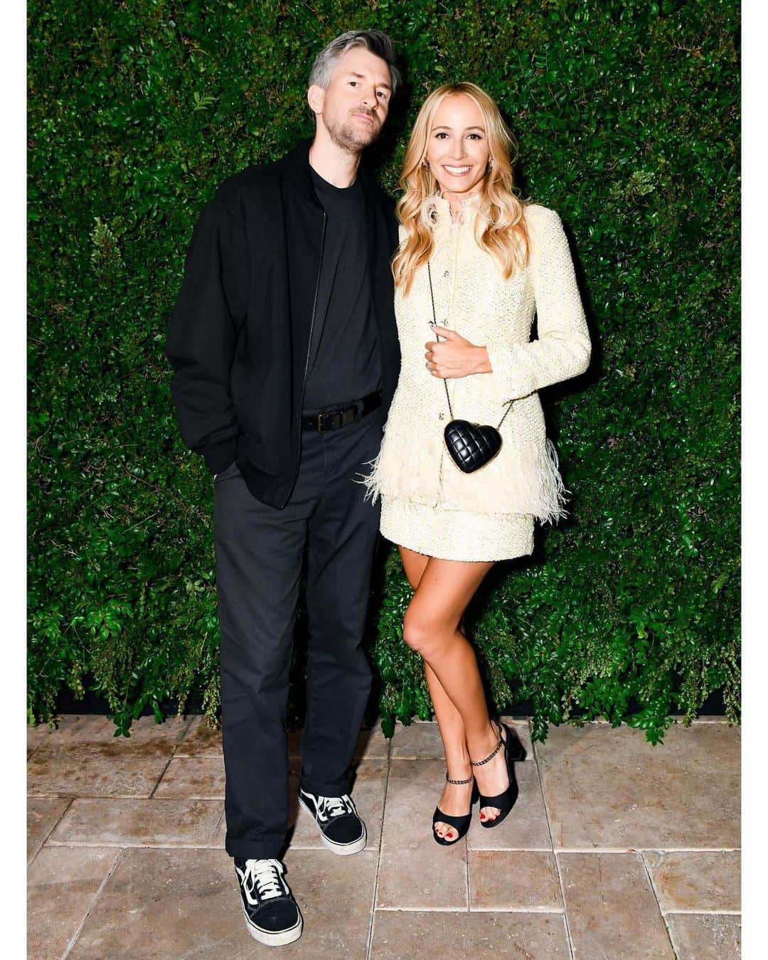 ハーレー・ヴィエラ・ニュートンのインスタグラム：「@chanelofficial date night 🖤」