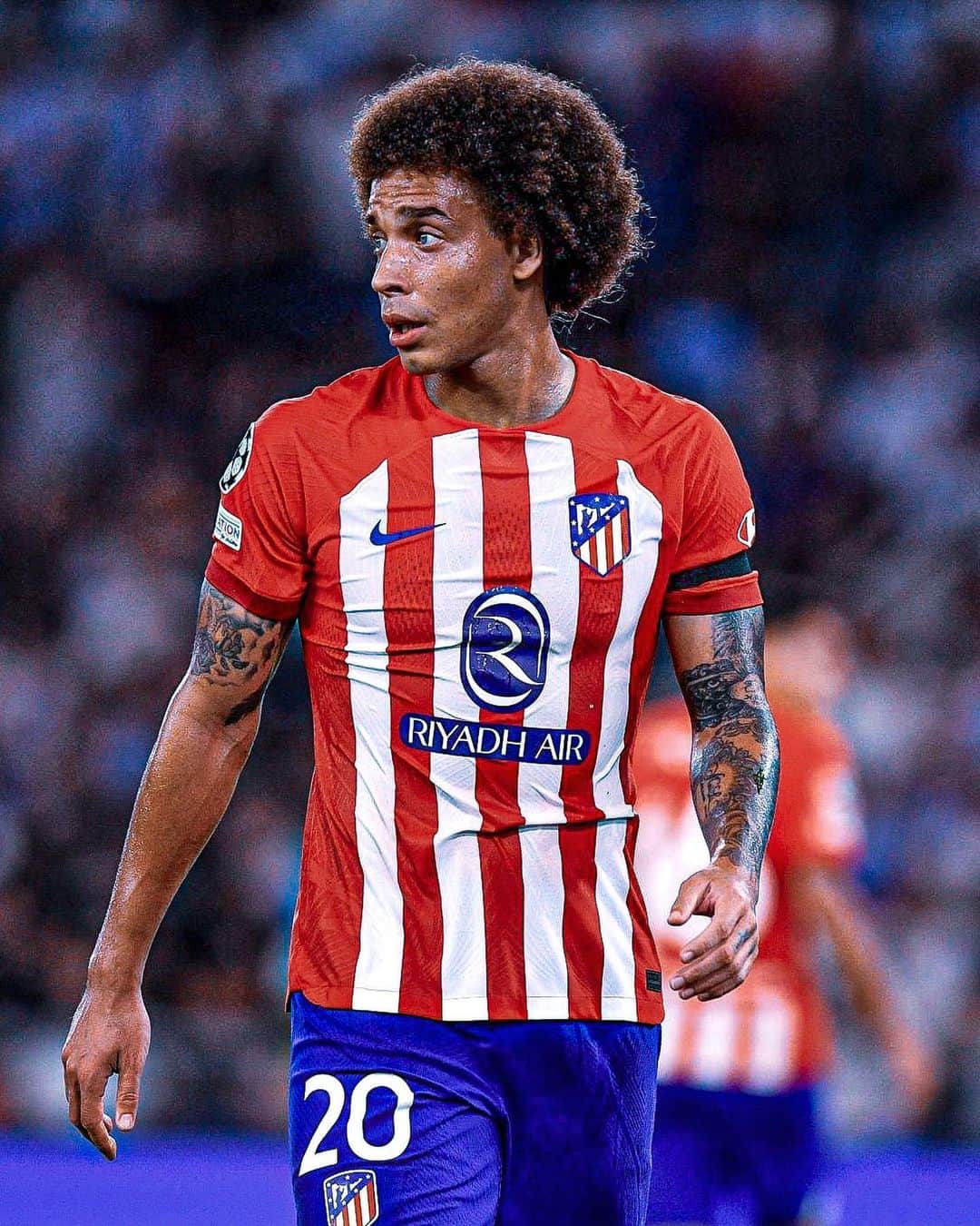 アクセル・ヴィツェルのインスタグラム：「Great game from the team but unfortunately we couldn’t take the 3 points. Always stick together, we will fight until the end. Thanks to the fans who traveled with us. We move on to the next one 🙏🏽🔴⚪️❤️」
