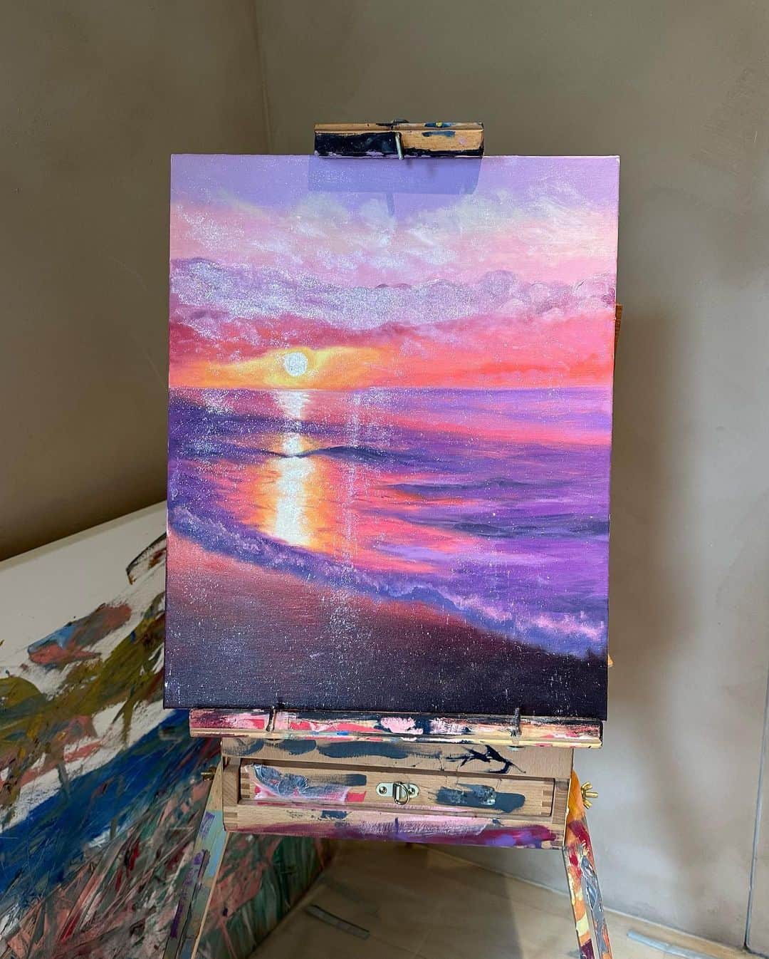 キム・カーダシアンのインスタグラム：「North has been working on this sunset landscape painting for a few weeks and it turned out so beautiful. I’m so proud of my baby. 🌅🎨」