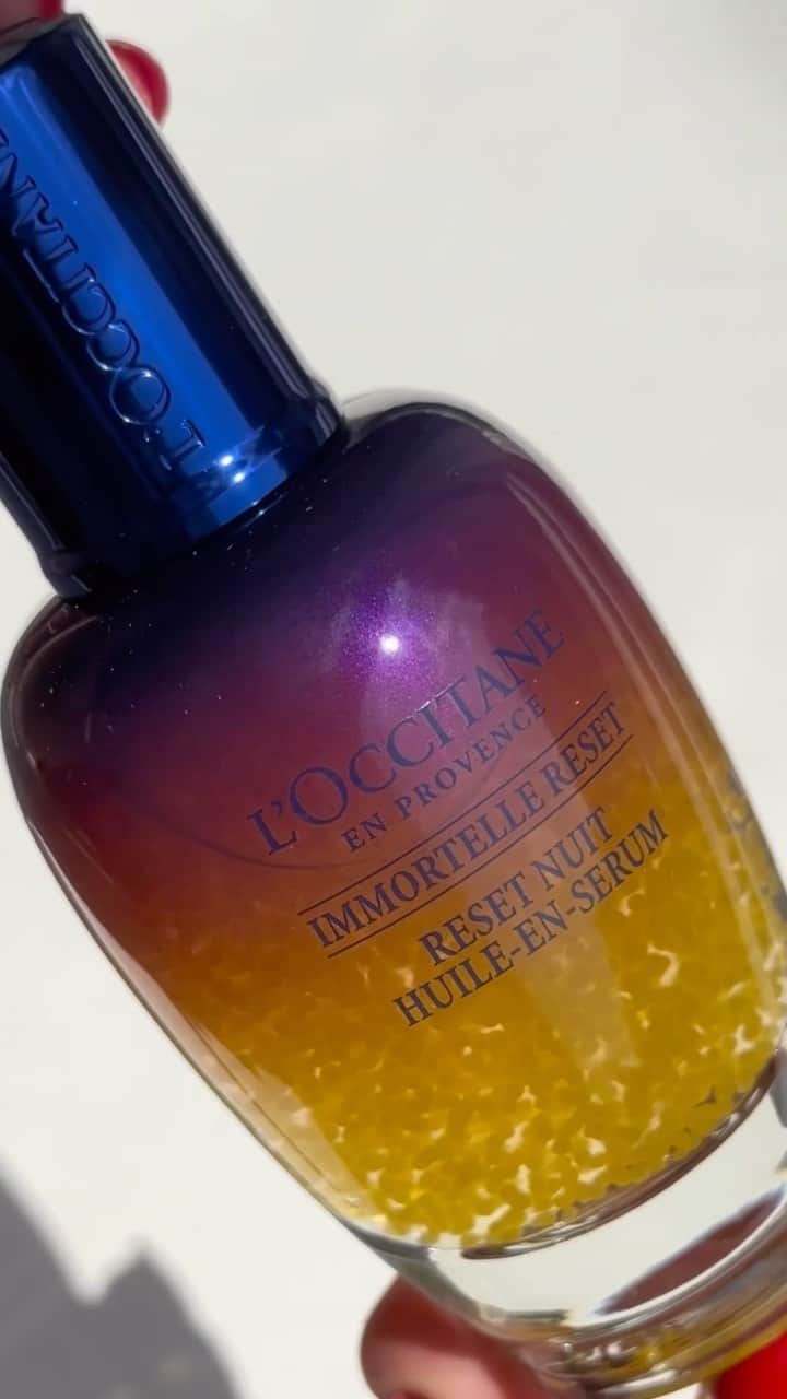 のインスタグラム：「Unbox our iconic Immortelle Overnight Reset Oil-in-Serum with us! ✨ #immortelle #unboxing #beautyunboxing #serum #loccitane」