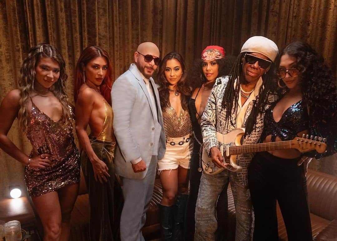 ピットブルさんのインスタグラム写真 - (ピットブルInstagram)「Now all my freaks get freaky and say aye aye aye… 🔥 @nilerodgers @themostbadones」9月21日 2時53分 - pitbull