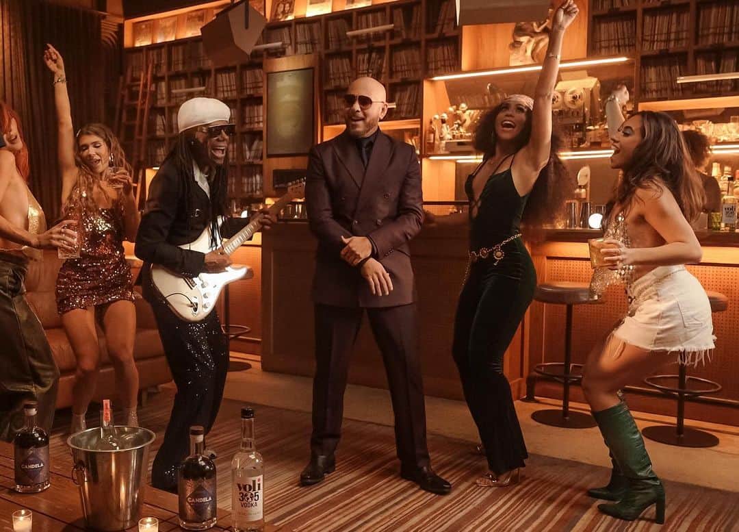 ピットブルさんのインスタグラム写真 - (ピットブルInstagram)「Now all my freaks get freaky and say aye aye aye… 🔥 @nilerodgers @themostbadones」9月21日 2時53分 - pitbull