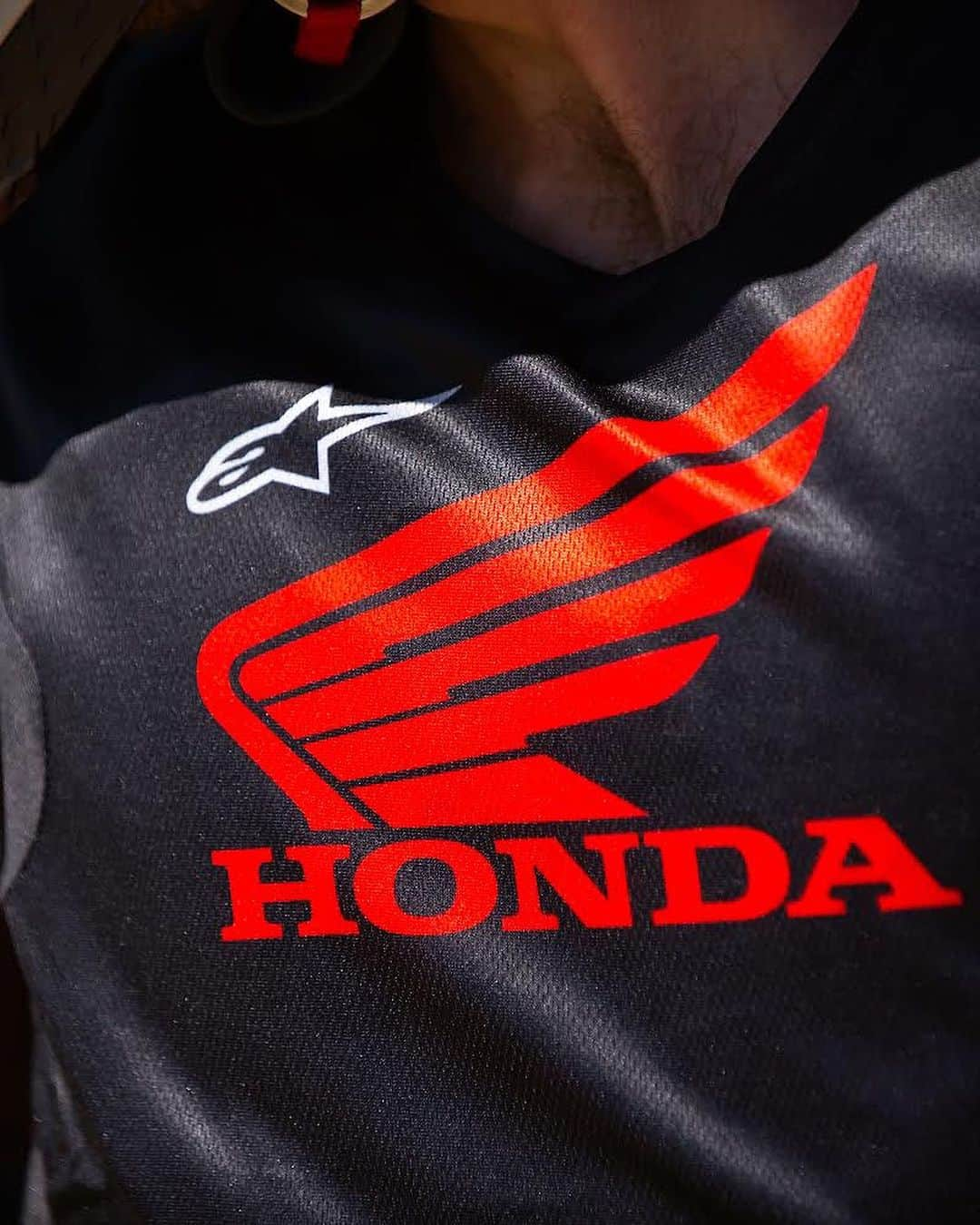 Honda Powersports USさんのインスタグラム写真 - (Honda Powersports USInstagram)「No wing no prayer🙌 New collab from @alpinestarsmx and @honda_powersports_us is available now #CycleNews #Alpinestars #Honda」9月21日 2時59分 - honda_powersports_us