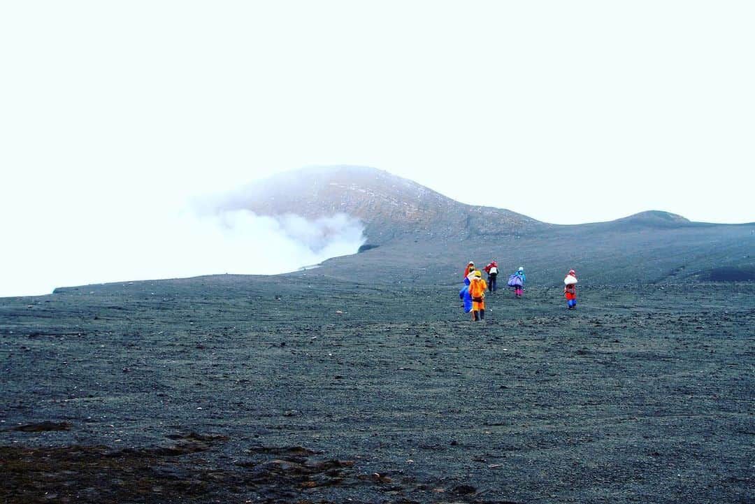 滝沢秀明のインスタグラム：「なんか久々に投稿。内緒ですが、火山シリーズネタ切れの模様。」