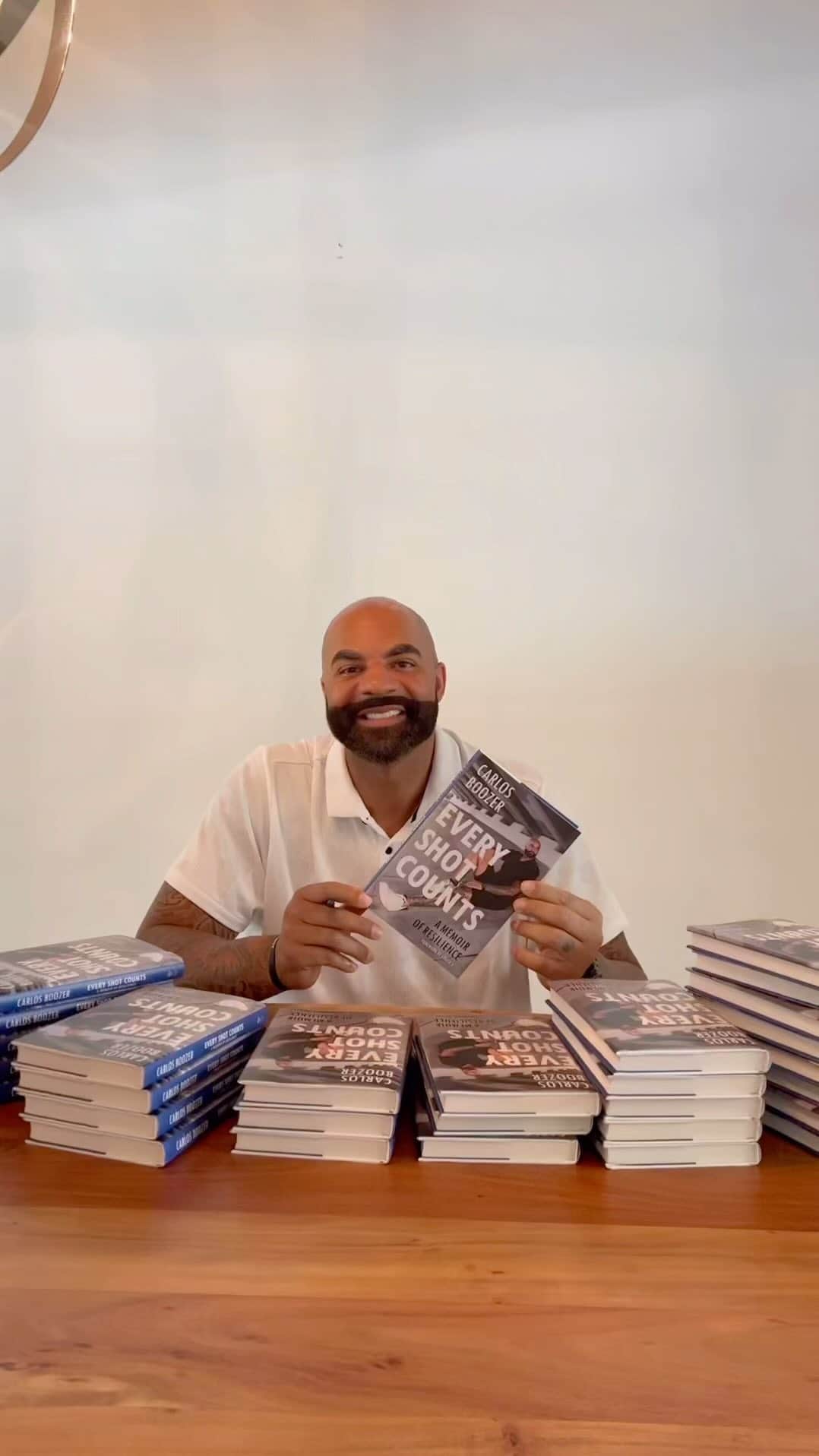 カルロス・ブーザーのインスタグラム：「Book Dropping October 3rd… Click The Link In My Bio To Order It!!!!  Enjoy Guys!!!! #everyshotcounts #holdat 📖」