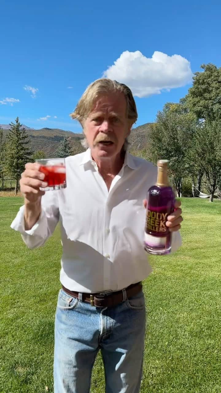 ウィリアム・H・メイシーのインスタグラム：「Happy Negroni Week! @woodycreekdistillers」