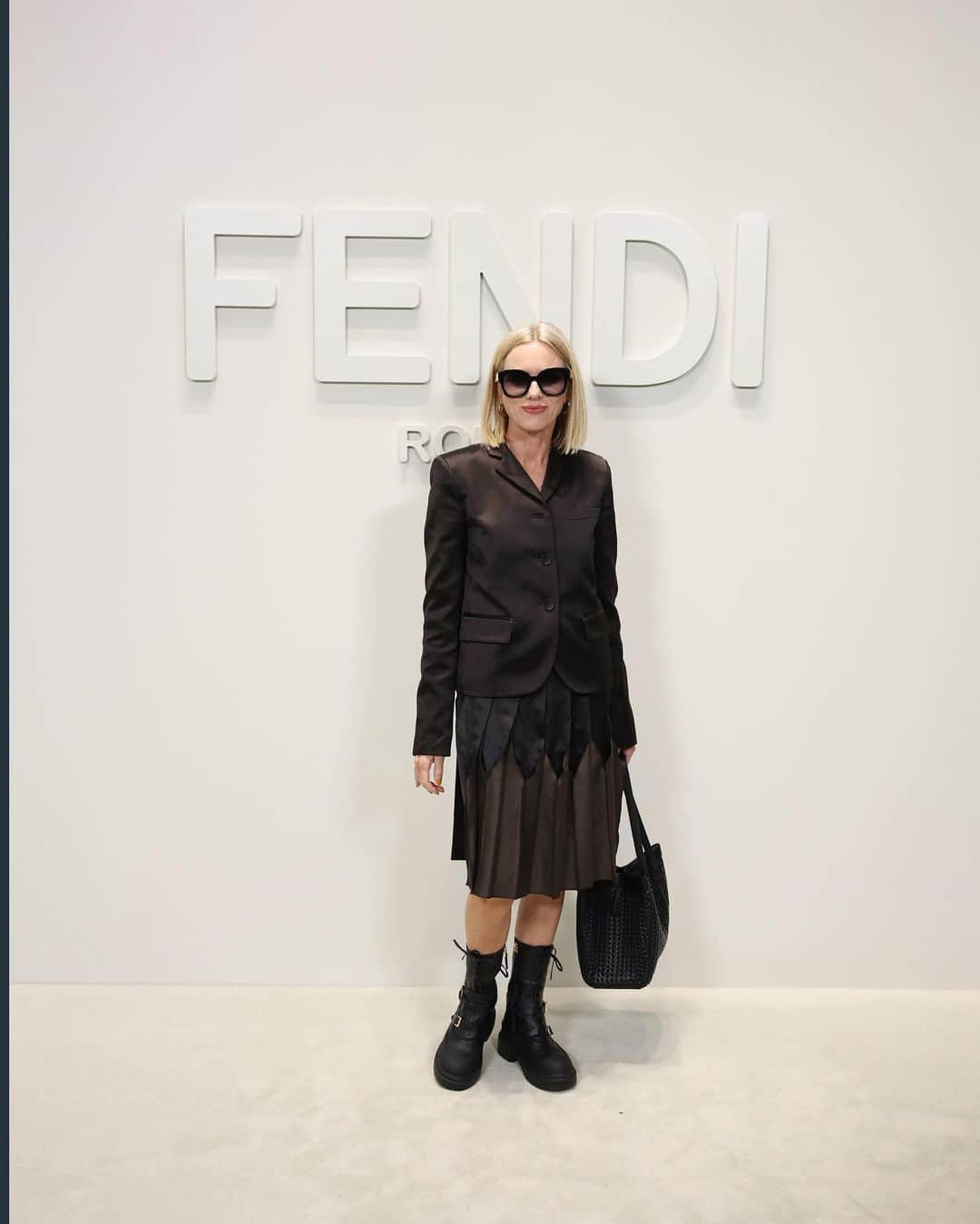 ナオミ・ワッツのインスタグラム：「Loved the brilliant new @fendi show by @mrkimjones ✨ 🇮🇹 #fendi #ad  👗: @jeanannwilliams  💇‍♀️: @robertvetica  💄: @marywilesmakeup   Video: @stephanefeugerephotography  @silviaventurinifendi  @delfinadelettrez  #FendiSS24」