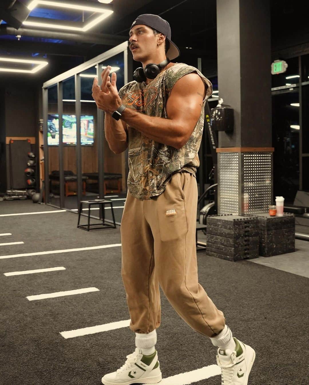Steven Kellyのインスタグラム：「locked n loaded」