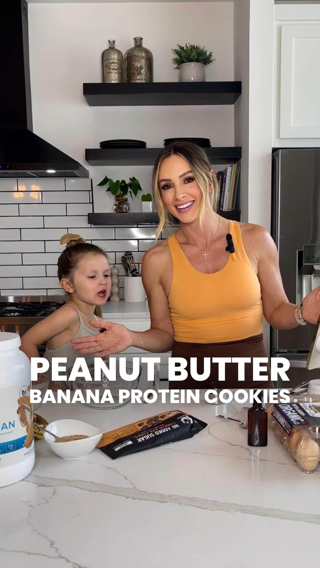 Paige Hathawayのインスタグラム：「I think we should make this a series 😆  What do you think…? Cooking with Presley!  SAVE THIS RECIPE & SHARE IT WITH A FRIEND!  Peanut butter Banana Protein Cookies 🍪  — only 8 ingredients and you prolly already have them.  INGREDIENTS: ➖ 2 ripe bananas ➖ 1 cup old fashioned oats, or quick oats  ➖ 1 scoop @livbody protein powder ➖ 1 large egg  ➖ ¼ tsp cinnamon ➖ ¼ tsp Salt ➖ ½ tsp vanilla extract ➖ ¼ cup peanut butter or seed butter ➖ ¼ cup chocolate chips *of choice  INSTRUCTIONS: ➖ Preheat oven to 350 degrees Fahrenheit. Line a large sheet pans with parchment paper or silicone baking mats. ➖ Adjust the oven rack to second position from the bottom. ➖ Begin by mashing bananas in bowl. ➖ Next, add the oats, protein powder, egg, cinnamon, salt, vanilla, peanut butter, and chocolate chips to the mashed bananas. Stir until combined. ➖ Use a large spoon to scoop portions of the mixture onto the prepared baking sheets. Continue this process until you have placed 8-10 cookies on each sheet. ➖ Bake in the preheated oven for 15 to 20 minutes (checking at 15 min mark) ➖ After baking, allow 5 minutes for cooling. Enjoy your delicious healthy cookies!  FOR MORE RECIPES LIKE THIS ONE JOIN MY COMMUNITY! @fitin5coaching   #HealthyEating #snacks #baking #FamilyCooking #KitchenInspiration #cookies」