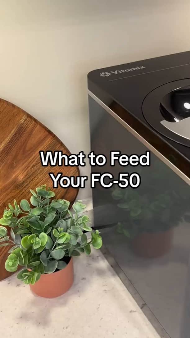 Vitamix Global Headquarters Real foodのインスタグラム：「What can you feed your Vitamix FoodCycler FC-50? 🤔  Link in bio to learn more:)  #vitamix #myvitamix #foodcycler #eco5 #ecofriendly #foodwaste #plantfood #plants」